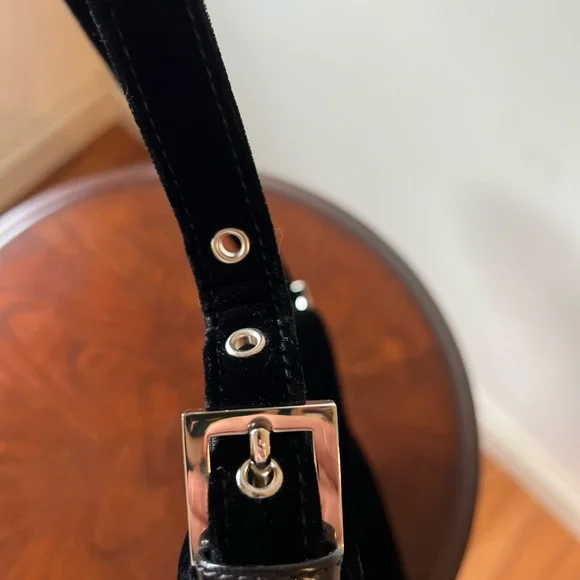 Fendi Black Velvet Baguette Bag with Gold-Tone Hardware - Picture 4 of 10